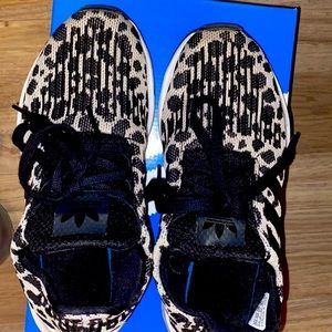 Adidas swift run shoes- basically brand new